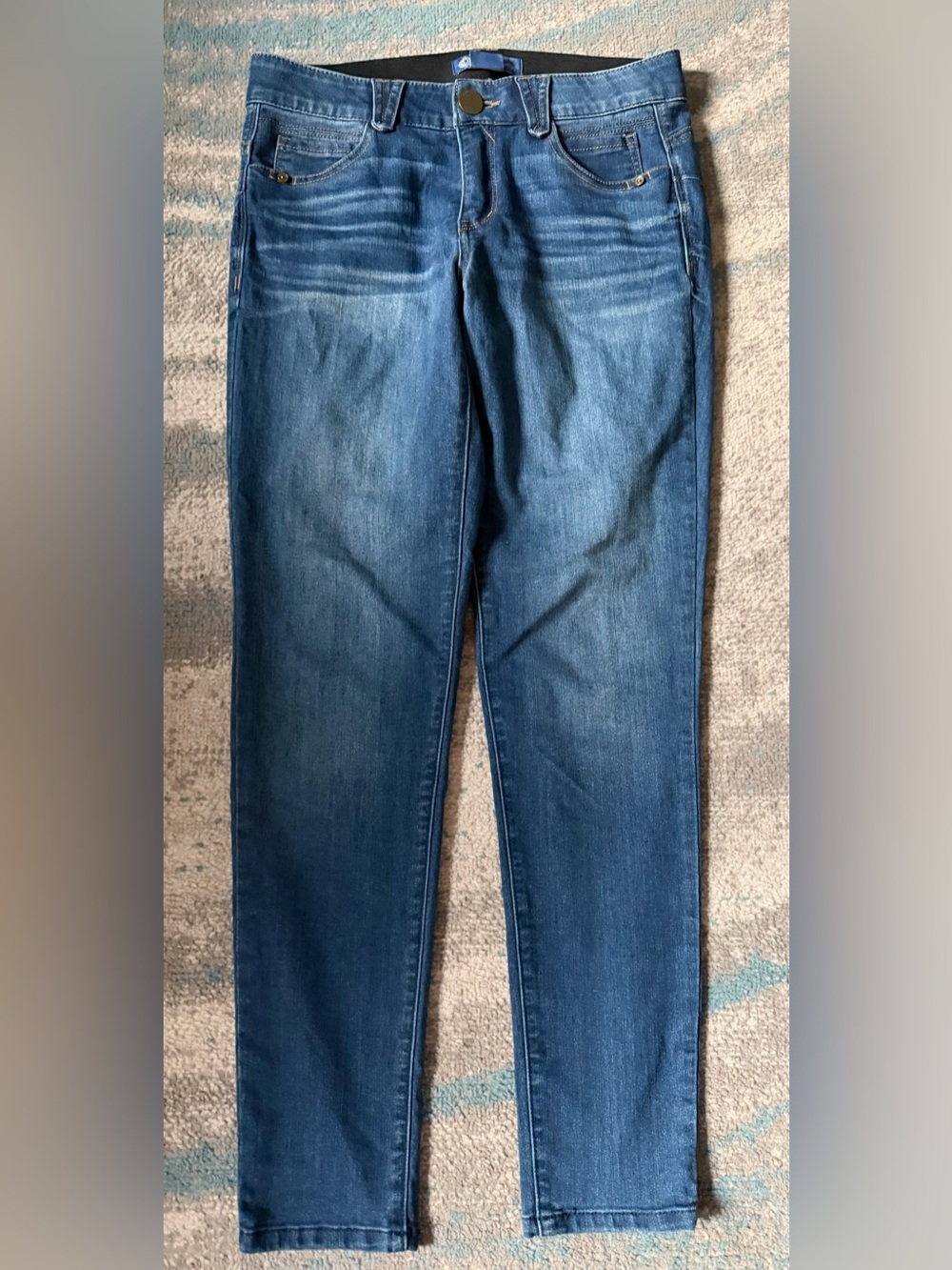 Democracy Slim Straight Jeans in Size 6